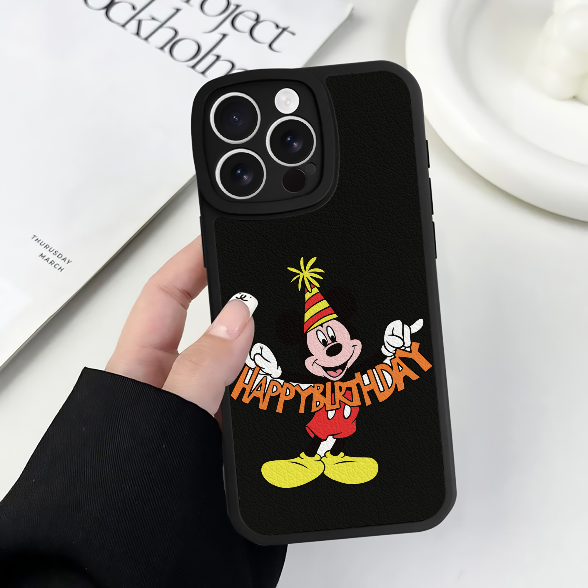 （画像用） ミッキーマウス Mickey Mouse 【iPhone 16シリーズ対応】シリコンスマホケース（レザー調） 材質：シリコン